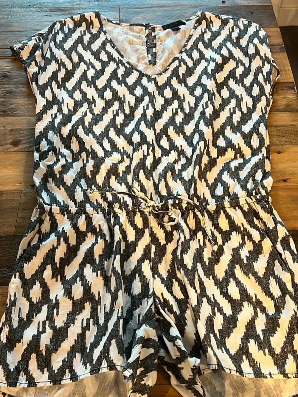 J.Crew Black White Ikat Print Linen Lyocell Romper XXS Pockets Summer Vacation